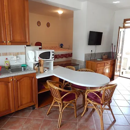 Roth Apartment *