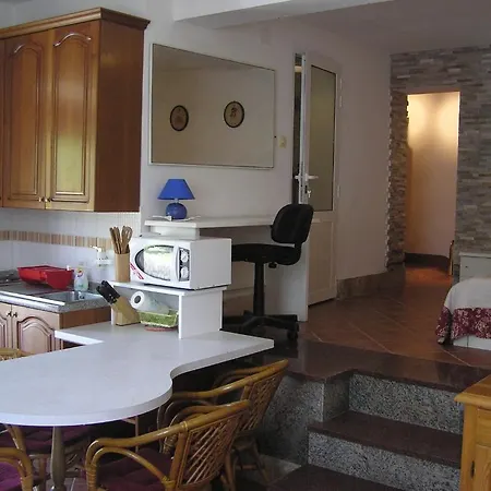 Roth Apartment