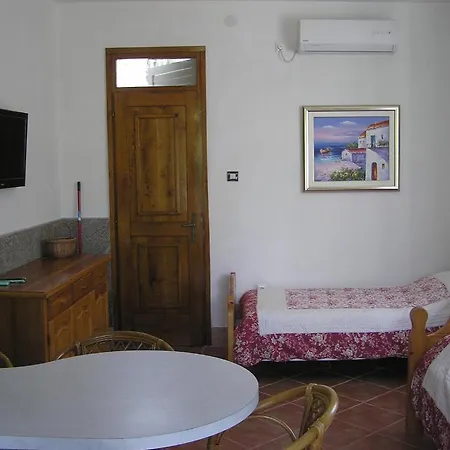 Roth Apartment *